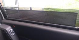 Автомобильная шторка на окна с роликовым механизмом (73х57см) черная